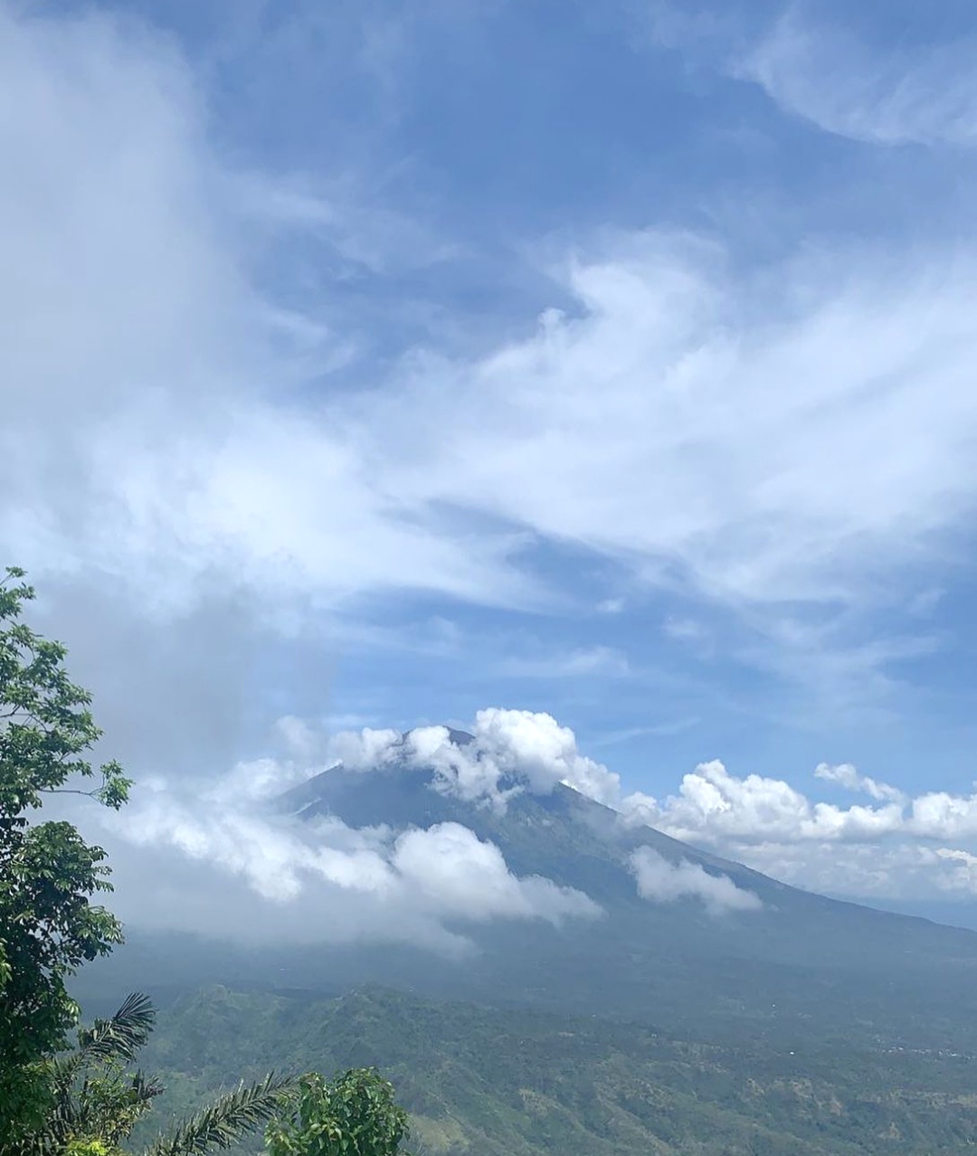 LAHANGANSWEET DUSUN GULINTEN TEMPAT YANG INDAH MELIHAT  GUNUNG AGUNG 